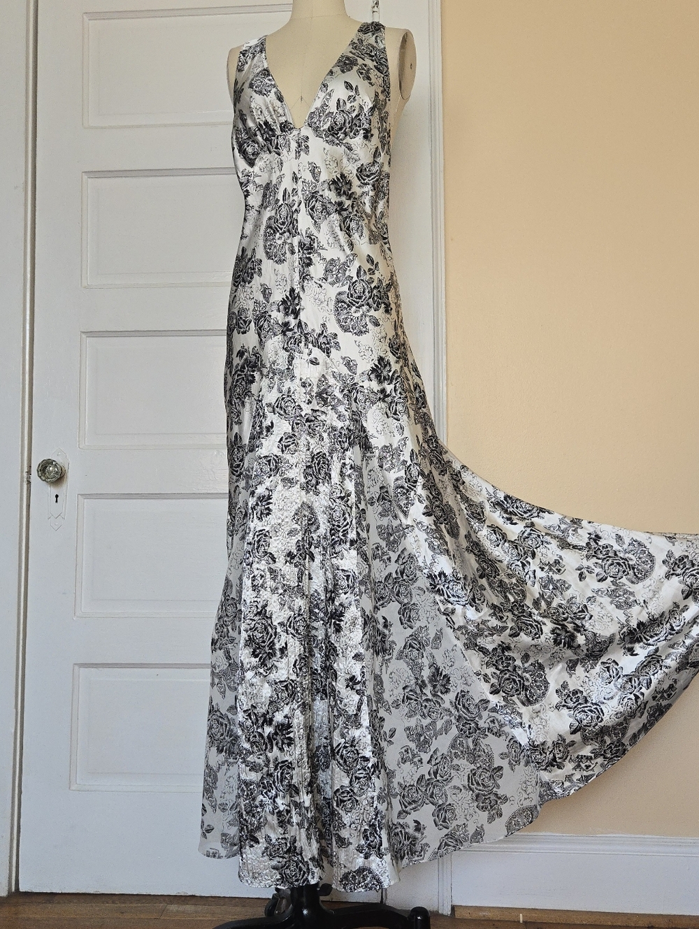 Jacalyn Bennett Large White and black floral satin maxi dress, gored